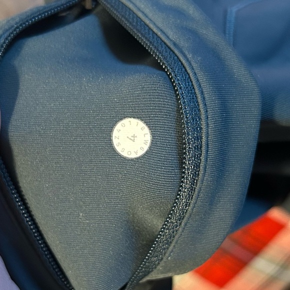 Lululemon speed up tight crop size 4 21 inch inseam - Picture 4 of 5